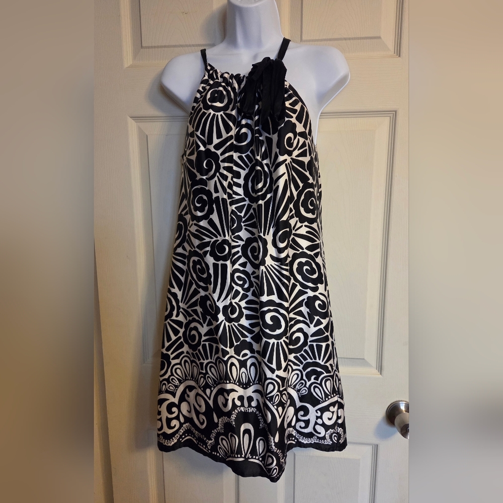 White House Black Market Black and White Floral Dress Size 2